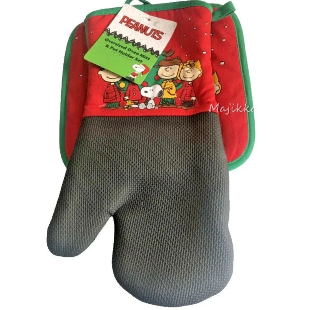 Peanuts Snoopy Christmas Oven Mitt and Potholder Kitchen Neoprene Lined 2 Piece